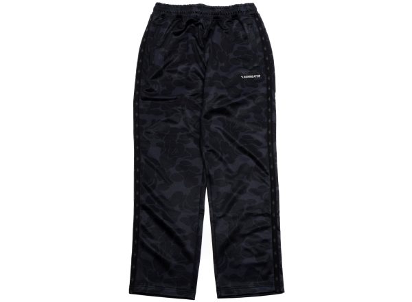 A Bathing Ape Solid Camo Bathing Ape Logo Relaxed Fit Sweatpants in Black Online Hot Sale